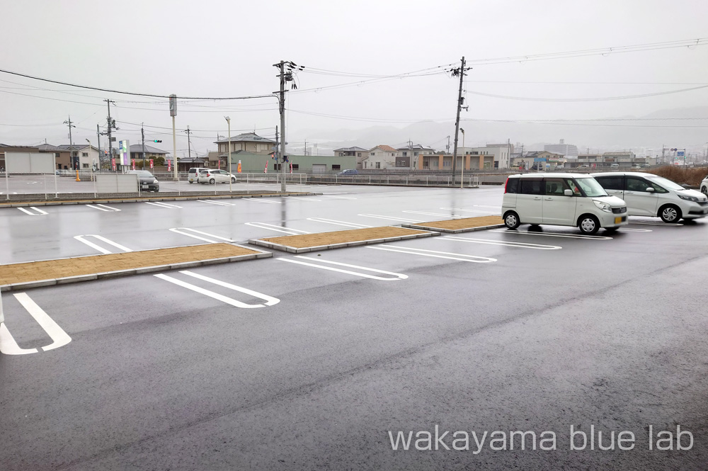 エソラベーカリー 岩出店 駐車場