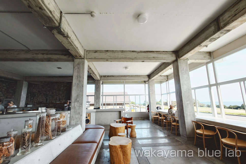 ツバキコーヒーアンドモア 店内